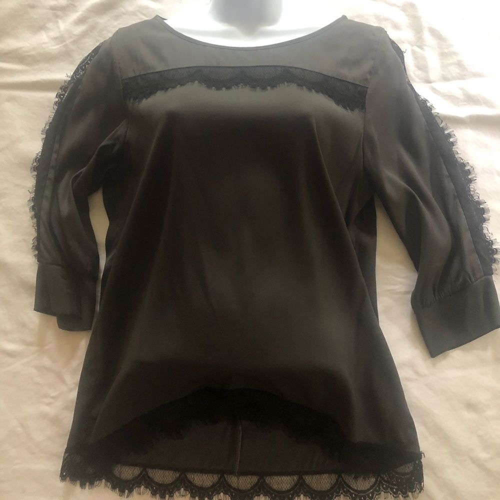 Prairie New York gray with lace trim top